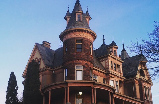 The Henderson Castle Inn