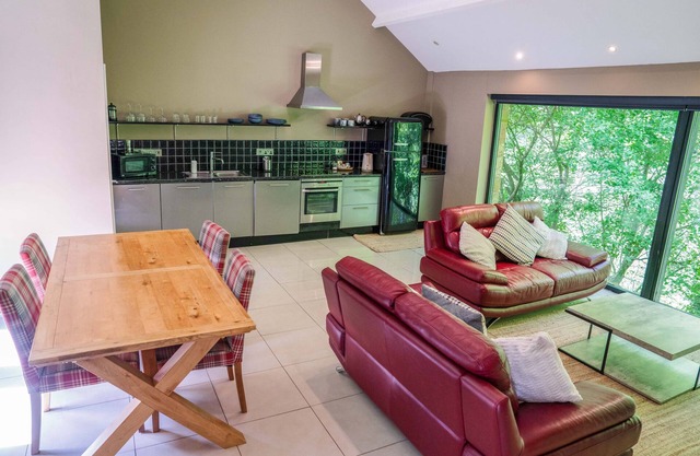 The Heronry, Near Carlisle, Scottish Borders sleeps 2 with hot tub