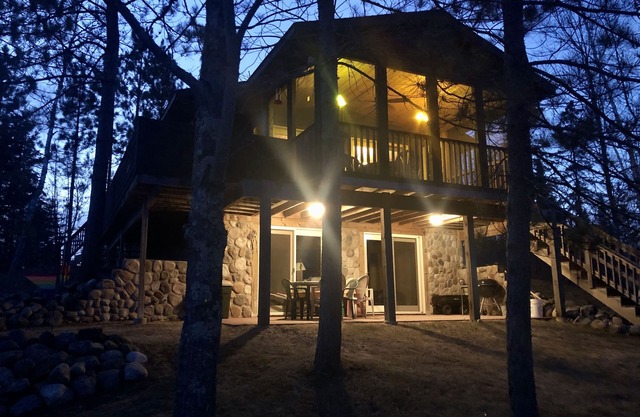 The Hideaway. Private secluded lake cabin on 25 acres & optional pontoon rental.