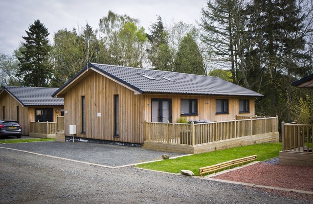 The Hideaway - stunning 3 bedroom lodge with top of the range hot tub