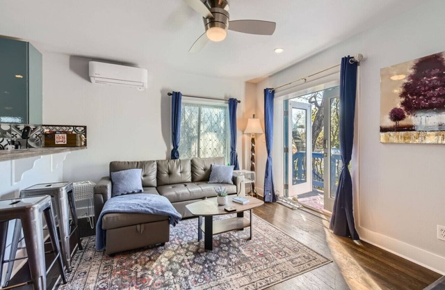 The Higher Grounds - Poolhouse near the Georgetown Square!