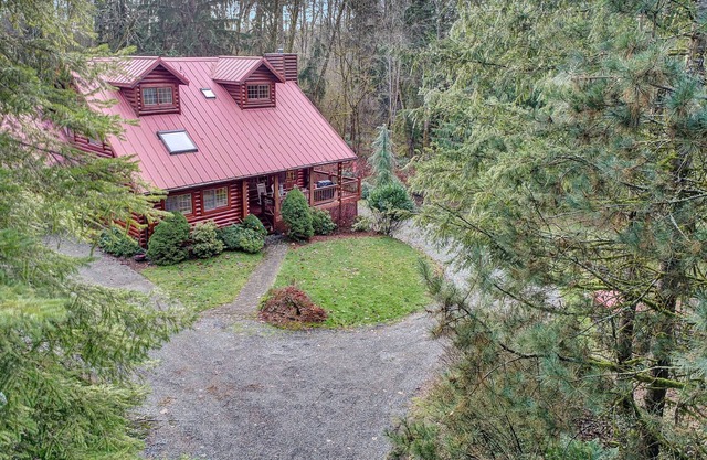 🍯The Honey Bear Cabin In The Woods w/hot tub🌲🐻