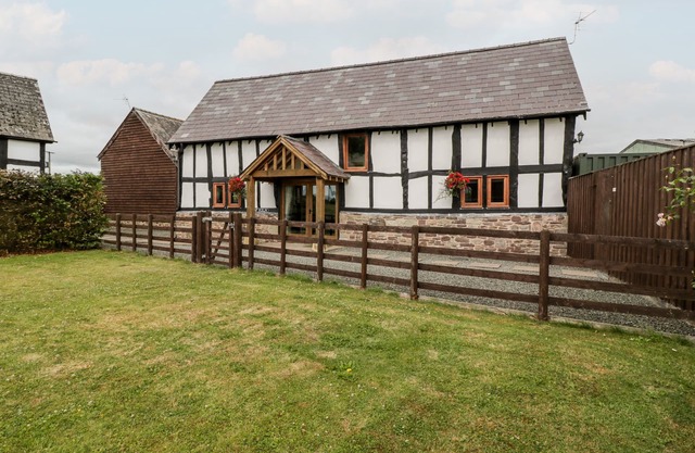 THE HOP KILN, family friendly, character holiday cottage in Luntley