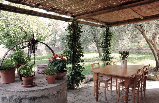 The House Annavittoria /garden in the village of Monticchiello