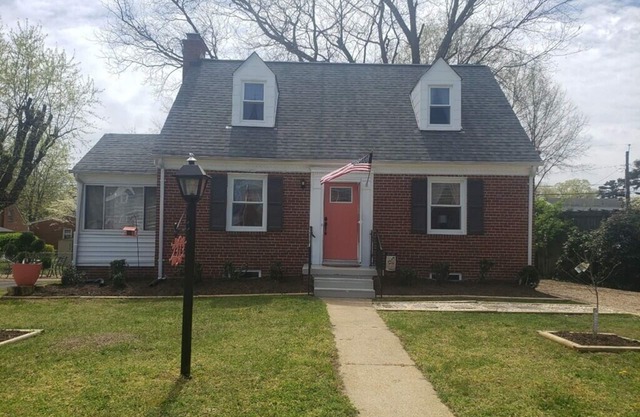 THE HOUSE AT BRYAN PARK at the heart of Richmond! Luxury! Outdoor Fun! Piano!