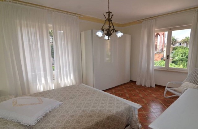 The house of Ambra, 100m. from beach, balconies-parking-wi-fi- A. C.- ascens