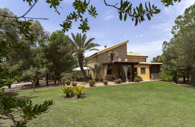 The house of capers: luxury villa with swimming pool, Carloforte - Sardinia