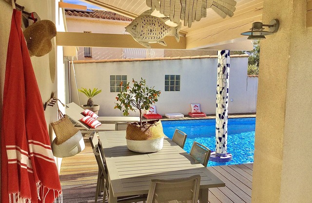 The House of happiness! F5 garden and swimming pool near the city center and beaches
