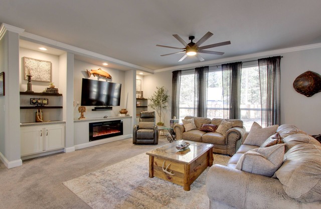 'The Hub' La Pine Vacation Rental - Dog Friendly!