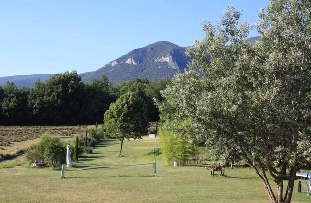The Iguana gites at the foot of Colorado Provençal