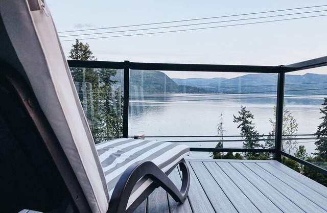 The Islander Cottage on the sunny Shuswap