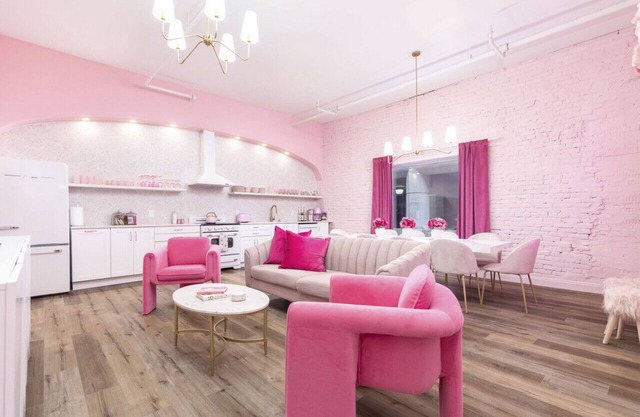 The Kentucky Rose by Hollyhock Suites