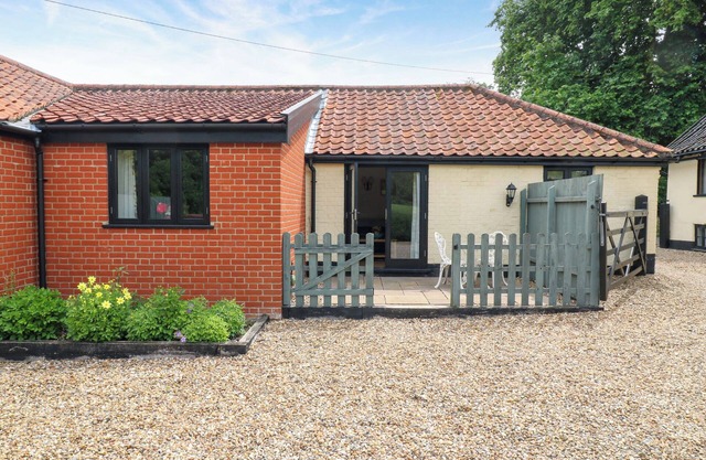 THE KILN, pet friendly, with a garden in Harleston