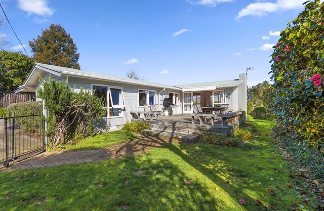 The Lake Escape - Taupo Holiday Home