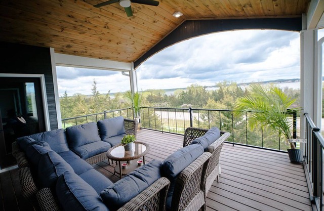 The Lake House - Lakeview with 6 bedrooms - Yankton, SD