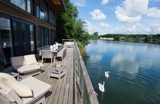 The Lakeside Villa at the Lakes By Yoo, Cotswolds