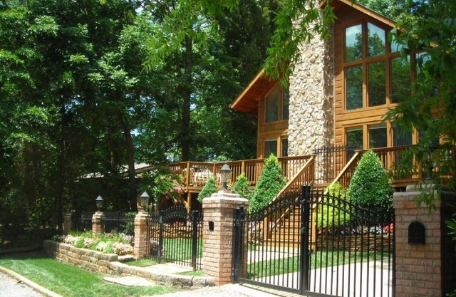 The Lakeview House - access to pier/dock, fire pit and lake access