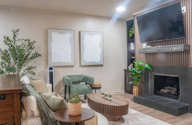 The Landmark Residence-Cozy 3-bedroom condo in quiet neighborhood