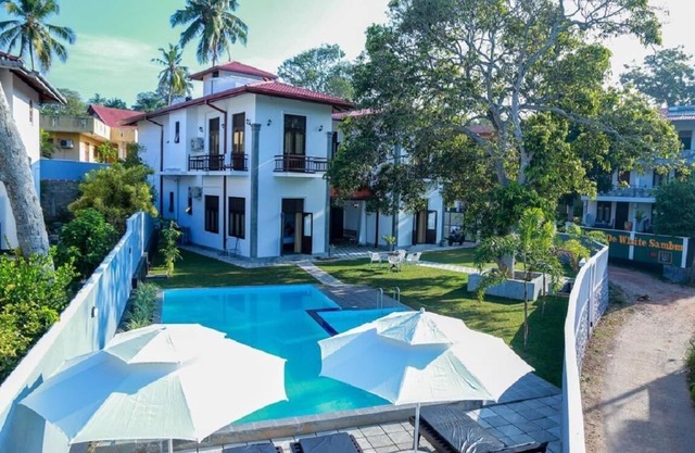 The villa has 6 bedrooms, 1 bathroom, a flat-screen Tv with satellite channels,