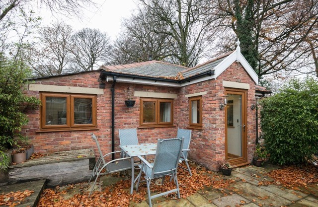 THE LODGE BY THE PARK - Set in the grounds of an old 18th century vicarage.