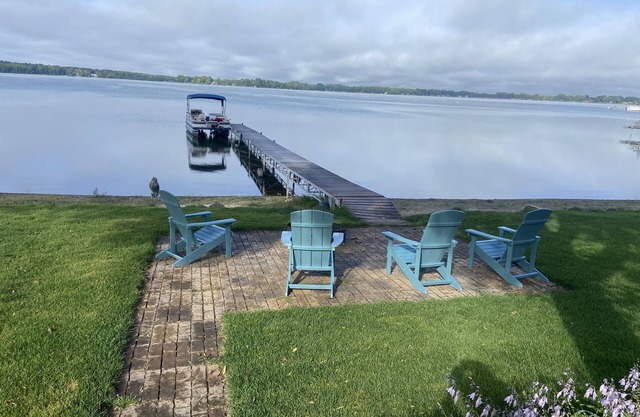 The Lodge Fantastic Views 3 miles off Interstate 35n2 restaurants on the lakenn