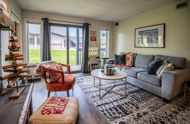 The Lodge-Modern Ski-Out/Ski-Out. Serene retreat Condo for the Outdoorsy type!