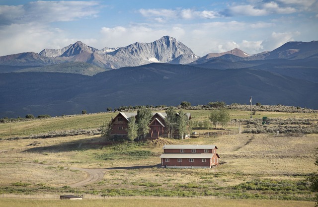 The Lodge, spacious, tranquil setting, Carbondale