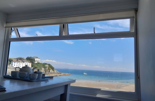THE LOFT AT BEACH HOUSE, character holiday cottage in Mevagissey