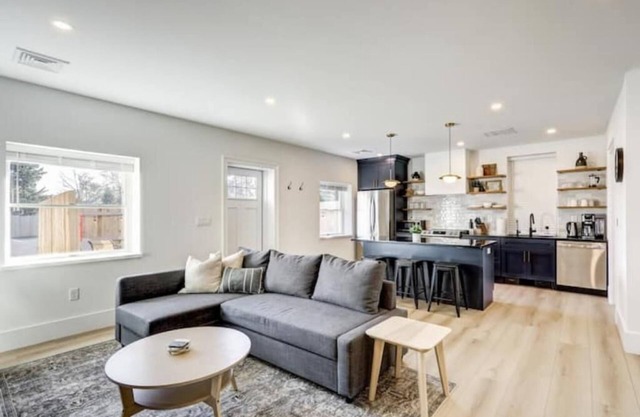 The Loft at Legacy Manor/Minutes from Sight&Sound and Downtown Lancaster