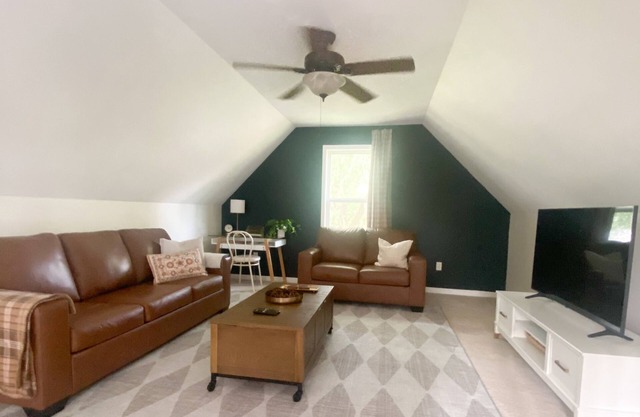 The Loft Haus ~7 Minutes To Bavarian Blast~ Across from Cass River!