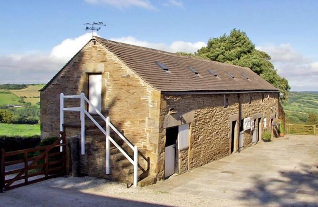 THE LOFT, pet friendly, character holiday cottage in Millthorpe