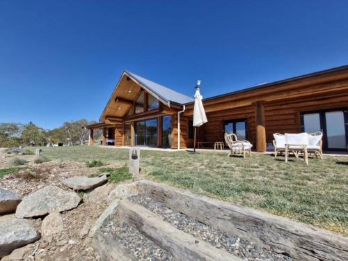 The Log House - Jindabyne