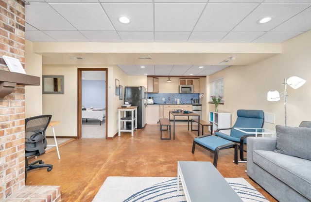 The LUX in Lakewood.Minutes from Red Rocks.Hiking.Biking