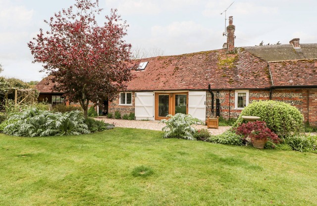 THE MALTHOUSE, pet friendly, with a garden in Blandford Forum