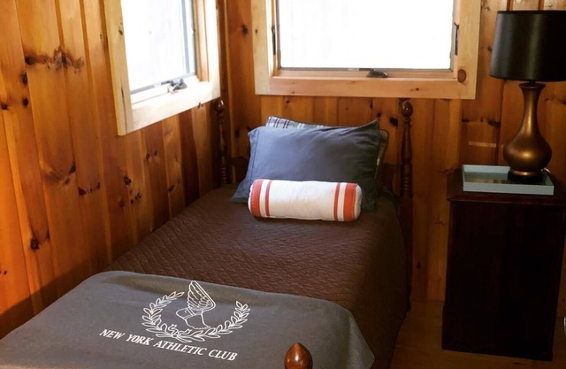 The Map House - Western facing updated fishing cabin on Long Pond lake