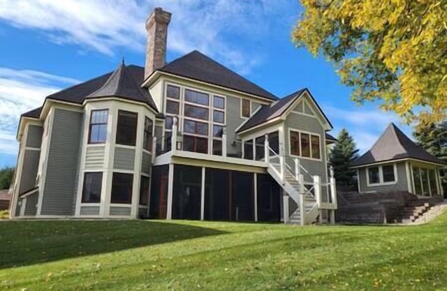 The Maple Lake Villa