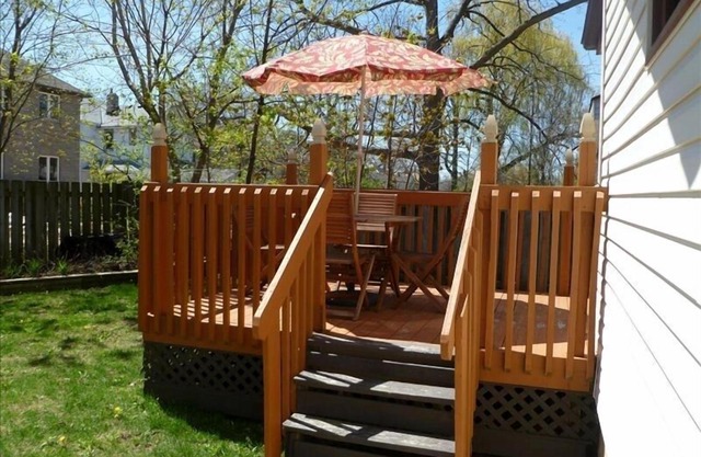 The Maple Leaf House - Walking Distance to The Falls and Downtown!