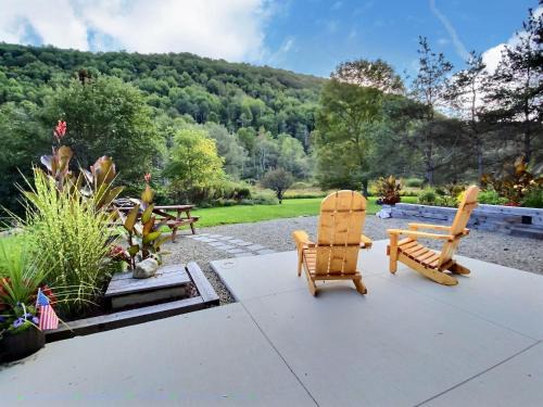 The Maples Apt - King Bed, Pet Friendly, Beautiful Views