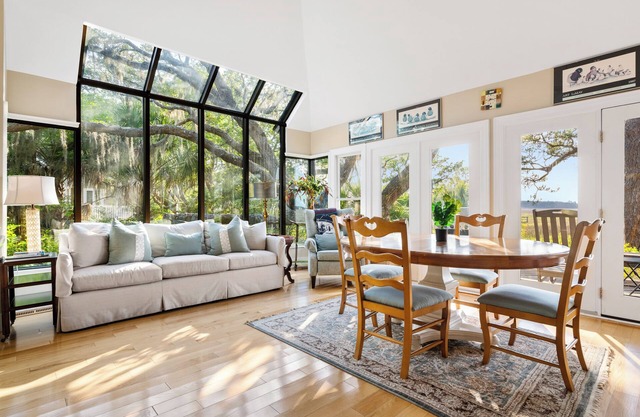 The Marsh Raven | Tranquil Seabrook Retreat