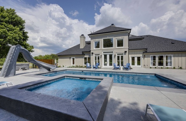 The Martin House at Passerine Hills—Luxury Family Time, Retreats, & Weddings