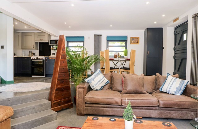 THE MASTERS HOUSE, pet friendly, with a garden in Hurstpierpoint