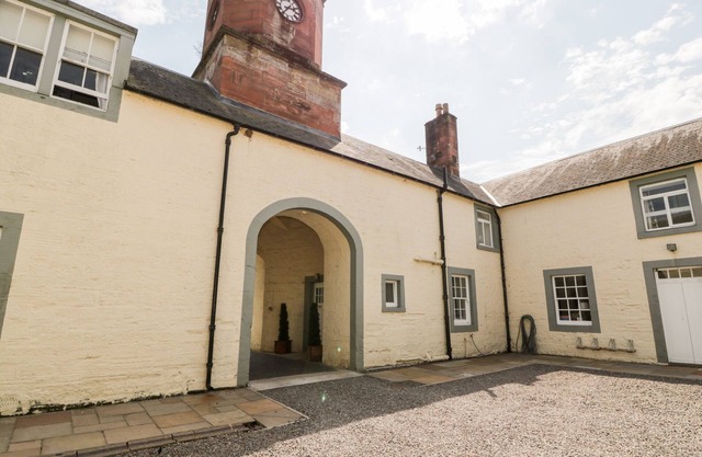 THE MEWS FLAT, pet friendly in Dalswinton