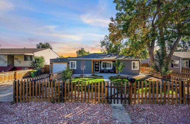 The Mile High Haven: An Entertainers Dream with Hot Tub + Perfect Location