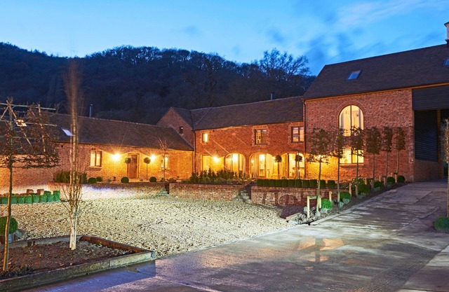 THE MILLHOUSE, pet friendly, luxury holiday cottage in Welland