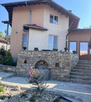 The Mirrors GuestHouse - Къщата с огледалата