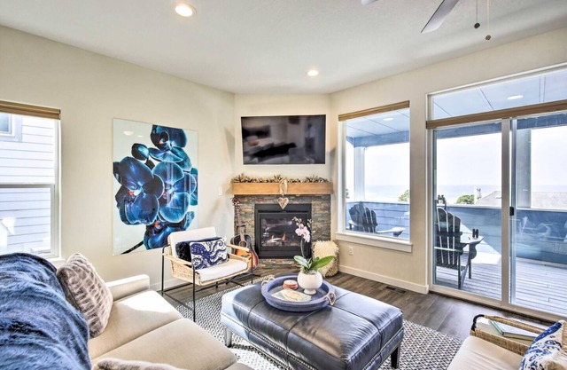 The Moby House: Coastal Retreat with Ocean Views & Hot Tub
