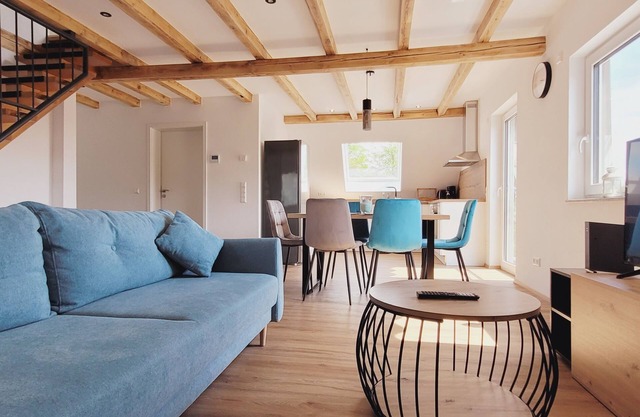 The modern, newly renovated 90-square-meter apartment is waiting for you