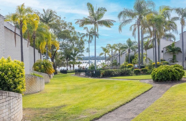 The Moorings 18 4 Cromarty Rd Waterfront, Pool, Wifi & AirCon