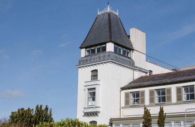 THE MOORINGS, country holiday cottage, with a garden in Deganwy