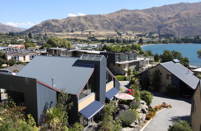 The Moorings Motel and Apartments